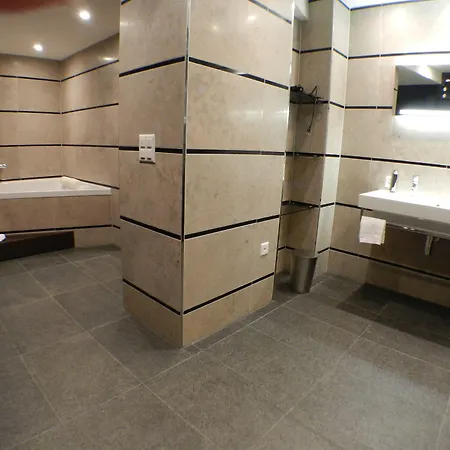 Romantik Schweizerhof מלון 5*