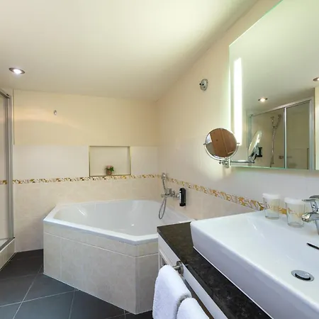 Romantik Schweizerhof Hotel 5*